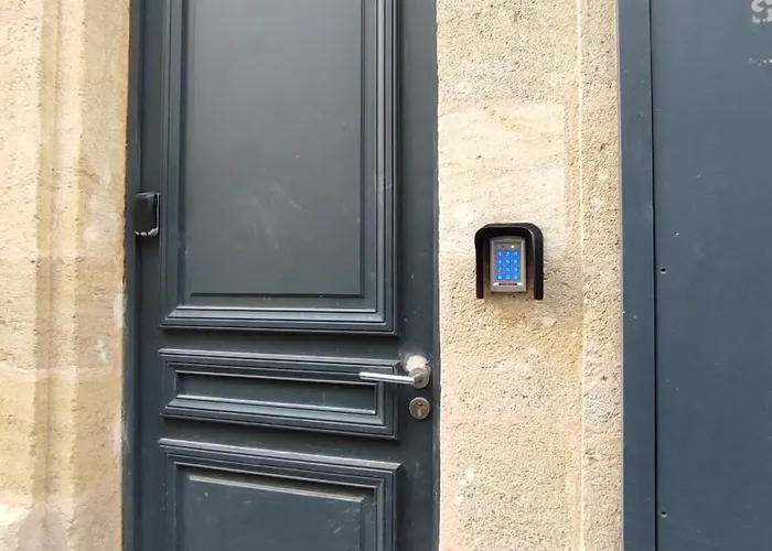 Appartement Etage 2 Sur Cour Aux Chartrons Avec Climatisation