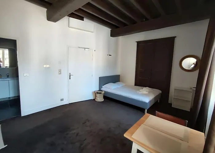 Etage 2 Sur Cour Aux Chartrons Avec Climatisation Apartment Bordeaux