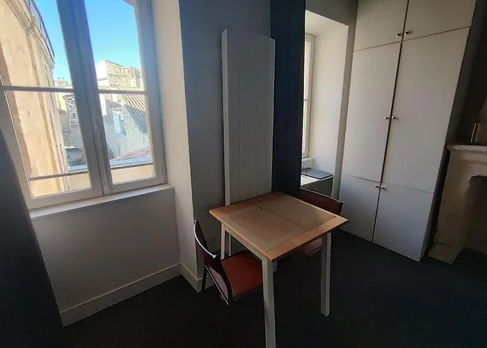 Etage 2 Sur Cour Aux Chartrons Avec Climatisation