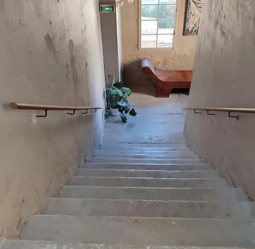 Appartement Etage 2 Sur Cour Aux Chartrons Avec Climatisation