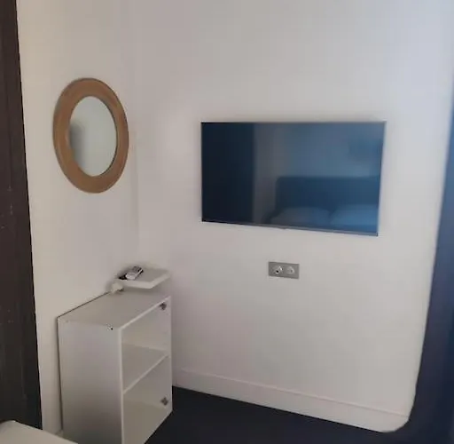 Etage 2 Sur Cour Aux Chartrons Avec Climatisation