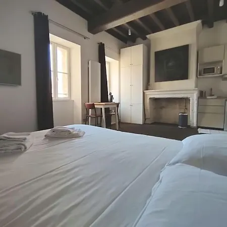 Etage 2 Sur Cour Aux Chartrons Avec Climatisation *