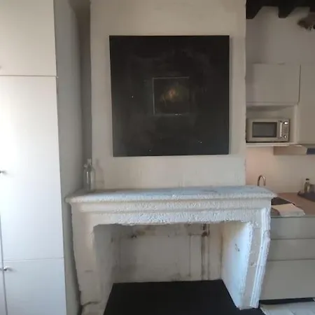 Etage 2 Sur Cour Aux Chartrons Avec Climatisation *