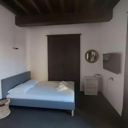 Etage 2 Sur Cour Aux Chartrons Avec Climatisation *