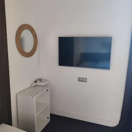 Etage 2 Sur Cour Aux Chartrons Avec Climatisation