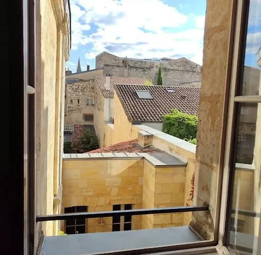 étage 2 Sur Cour Aux Chartrons Avec Climatisation Burdeos